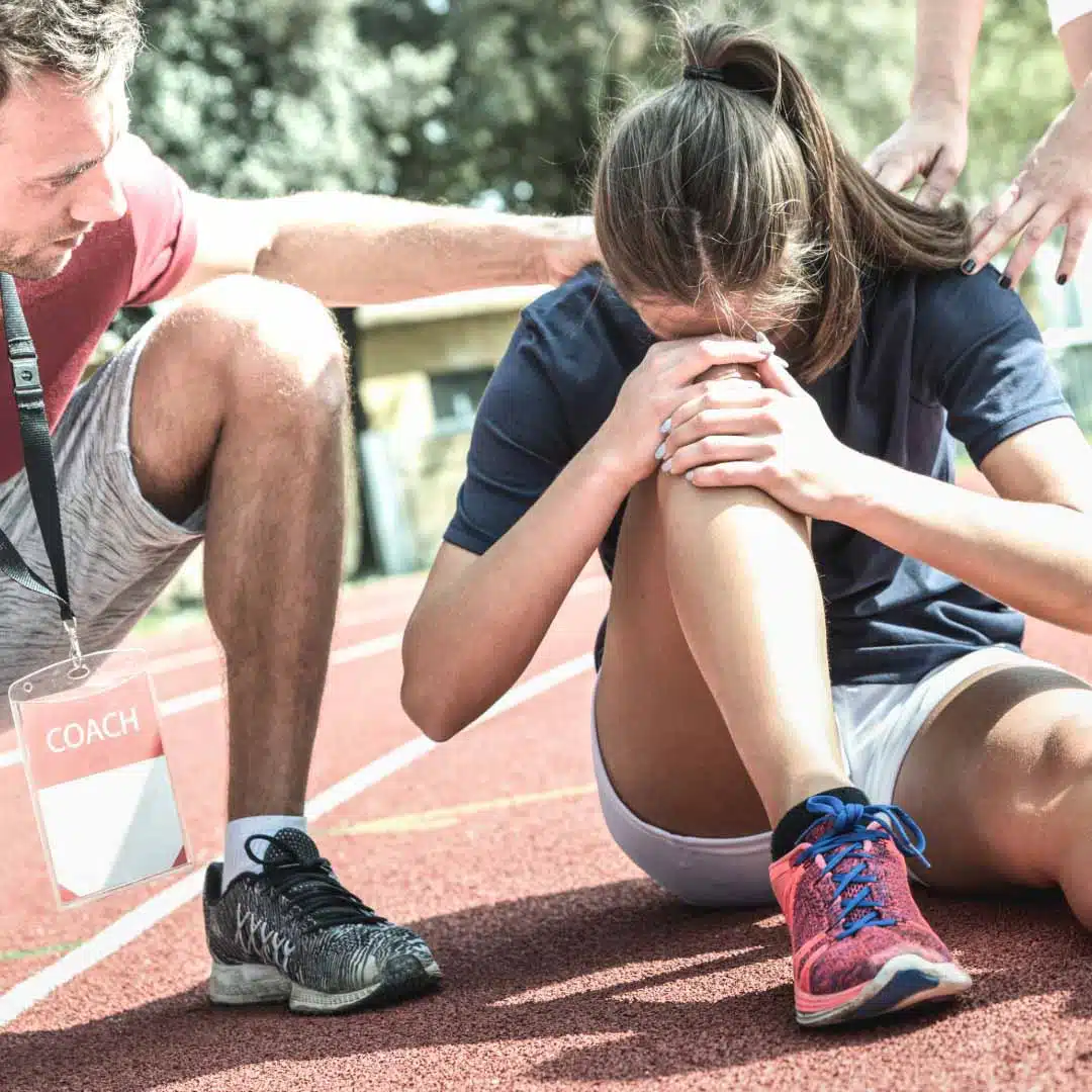 jeune femme victime d'un accident de sport lors d'une course à pied