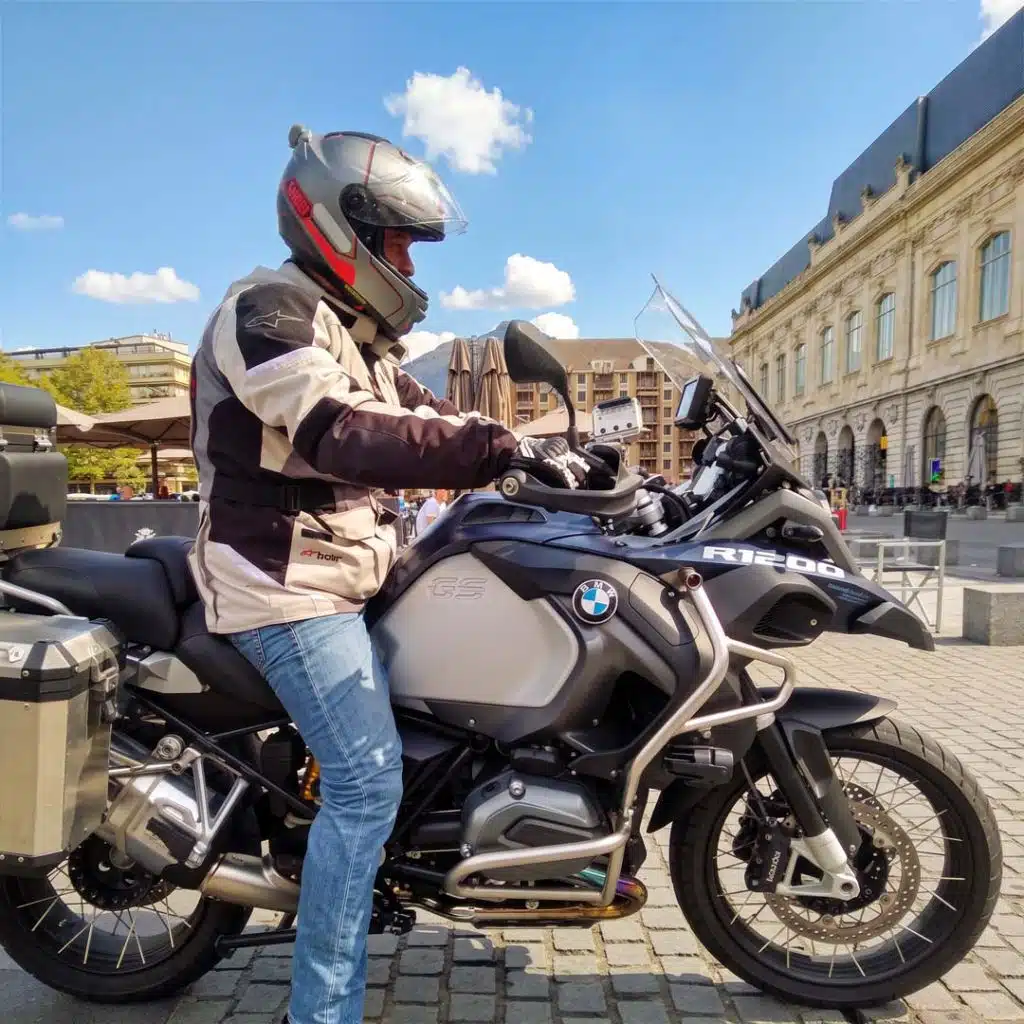 maitre jullien avocat motard sur sa moto